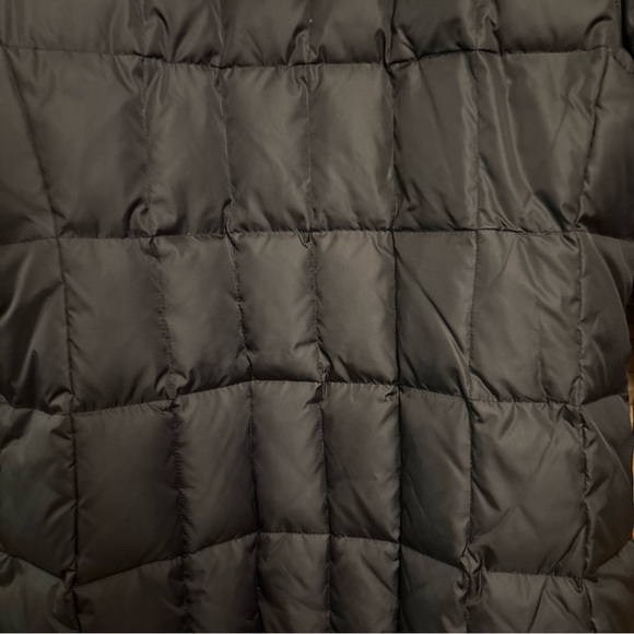 Gap Black Puffer Coat with Red Lining - Picture 6 of 10
